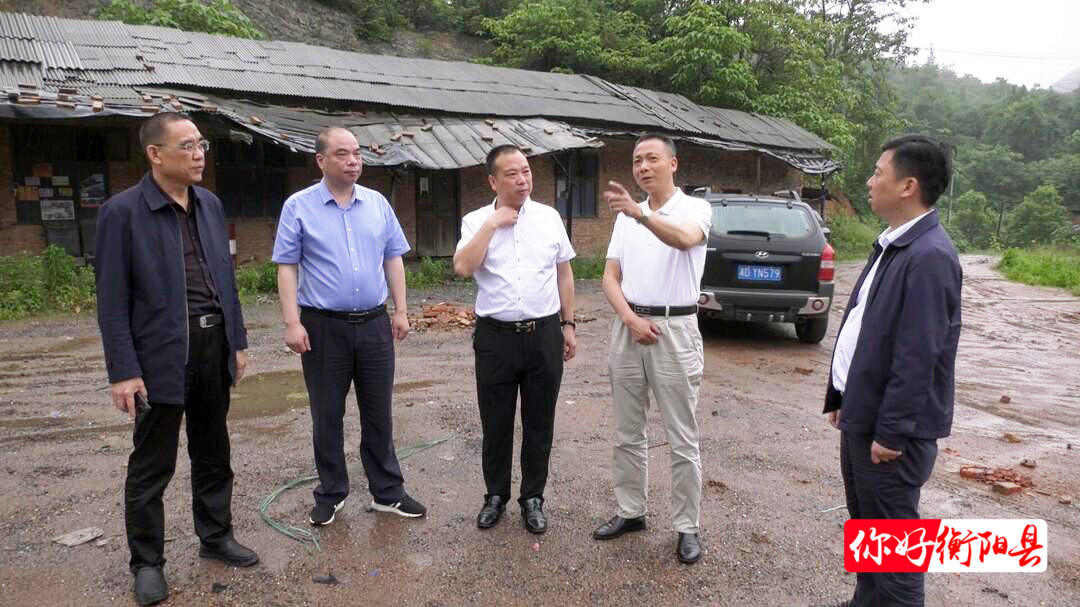 伍建春督查砖瓦轮窑淘汰关停工作