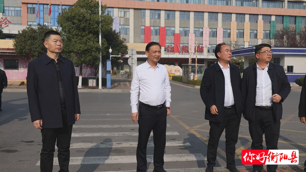 衡阳县人民政府门户网站-杨峰调研城区道路维修工作 高标准 高效率推进道路修复 持续优化群众出行条件